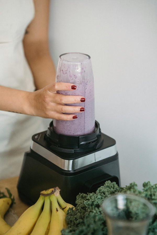 Discover the benefits of ube latte: a natural, colorful superfood drink
